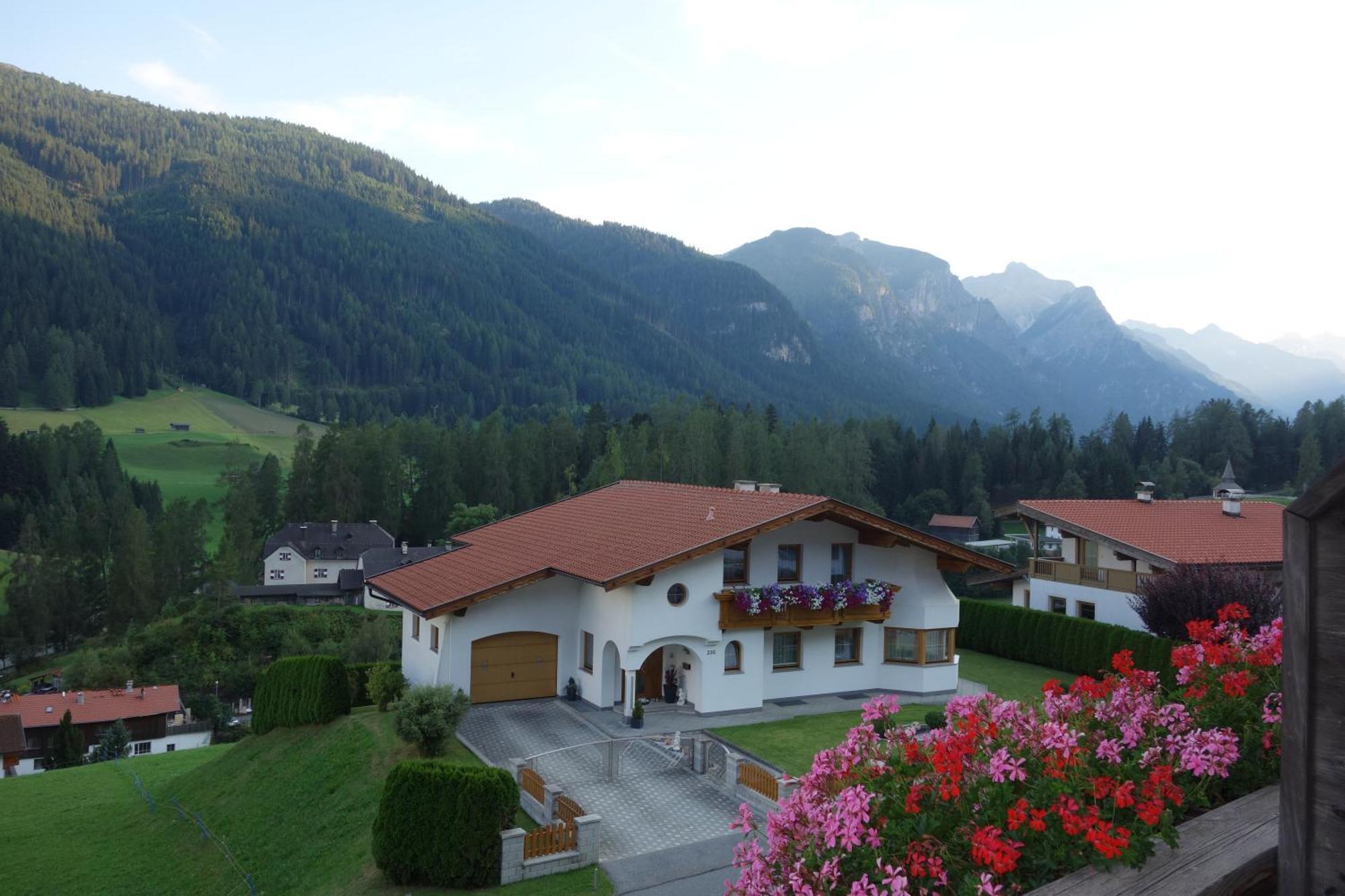 Alpen Gasthof Apartments Hohe Burg Trins Extérieur photo